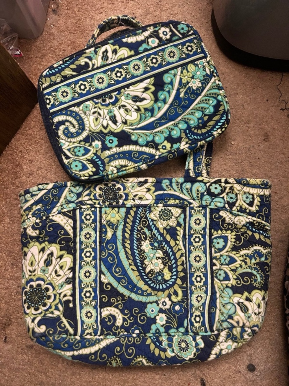 Small Vera Bradley handbag w tablet sleeve